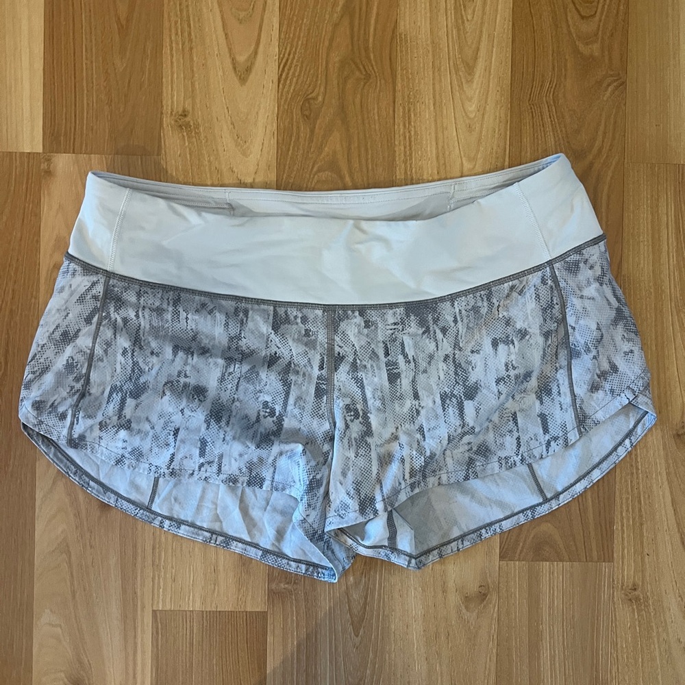 Lululemon Athletica Women's White and Gray Patterned Athletic Shorts